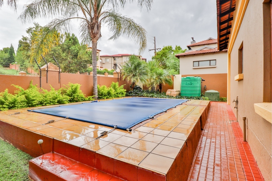 5 Bedroom Property for Sale in Birdwood Estate North West